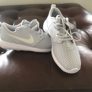 Ladies size 6.5 light gray Nike golf shoes, new